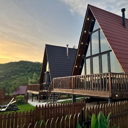 Vila Ukhutiecohouse Vani Exteriér fotografie
